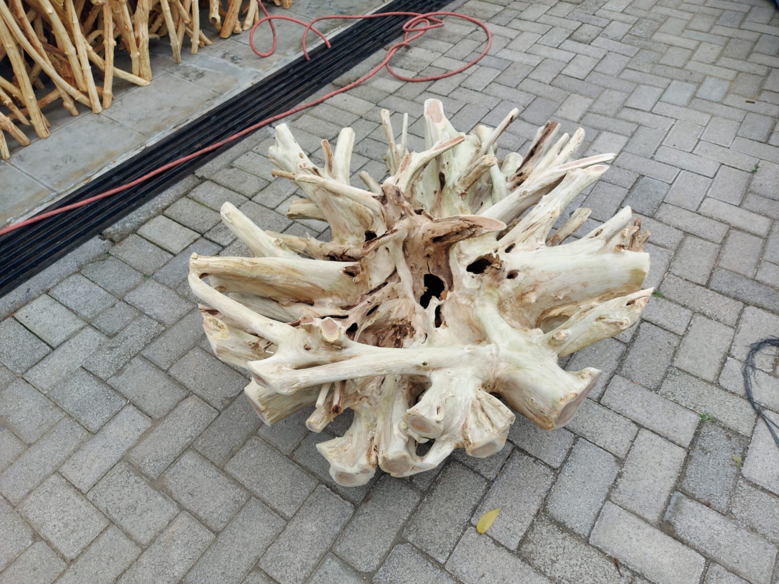 Round teak root coffee table with glass top - Round teak root coffee table with resin inlay - Round teak root coffee table for sale - Buy round teak root coffee table online - SOGEH Furniture