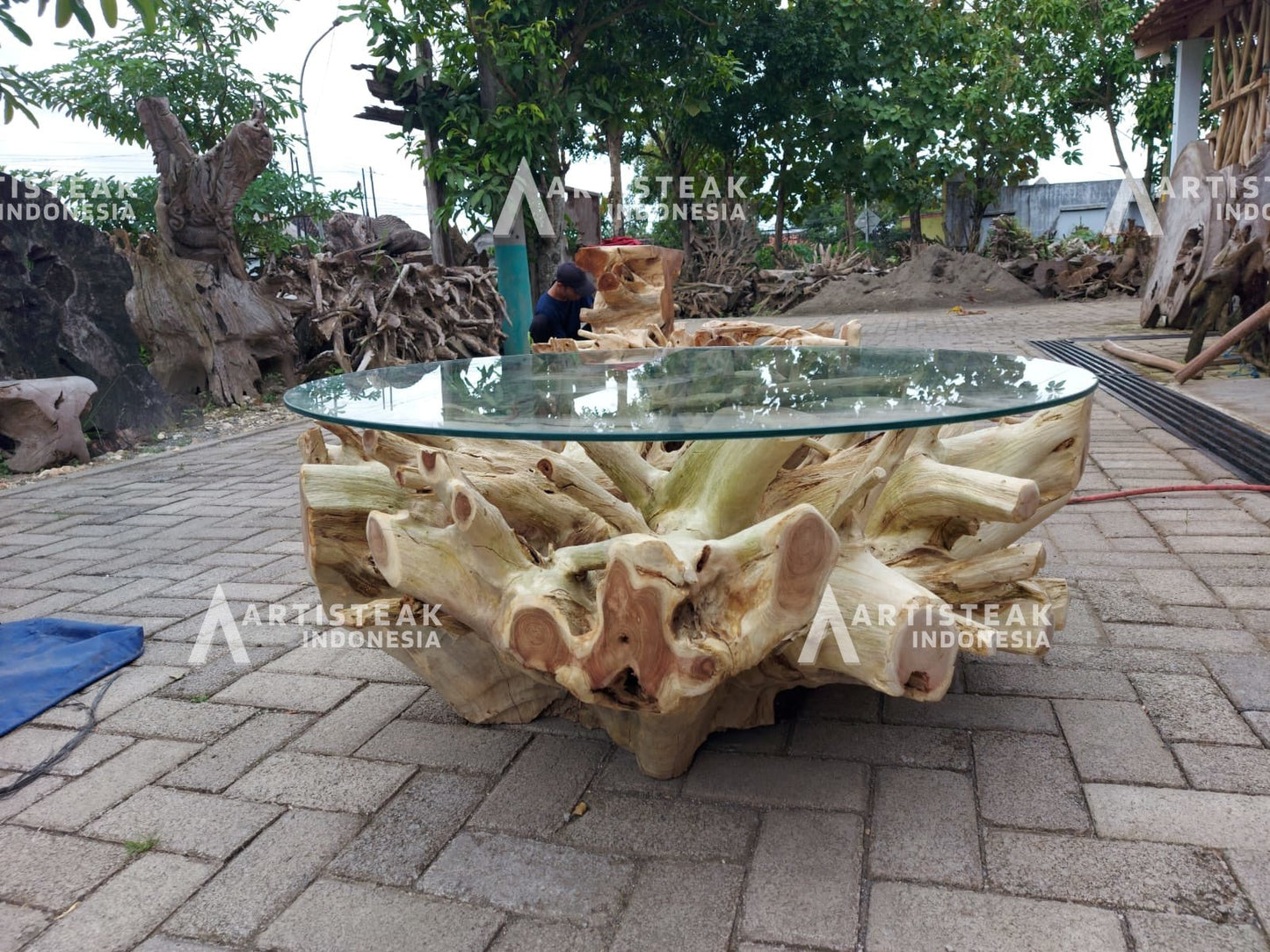 Unique bleached teak root coffee table - Nature-inspired furniture - Boho furniture - Organic shapes - Floral carving - Wood carving - SOGEH Furniture